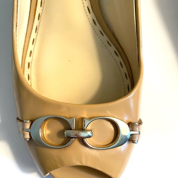 COACH Elora Patent Leather Beige Peep toe Shoes size 7.5 - Picture 5 of 8